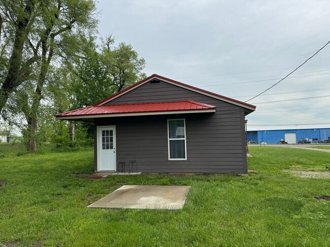 Foto del edificio - 2590 W Broadway St