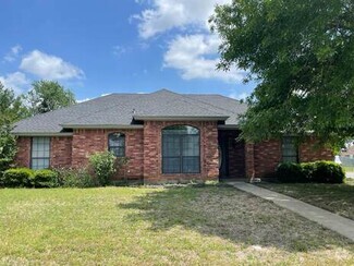 Building Photo - 688 Bluebonnet St