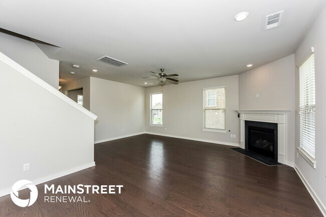 Foto del edificio - 389 Black Thorn Ln