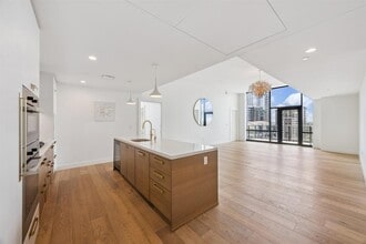 Building Photo - 70 Rainey St