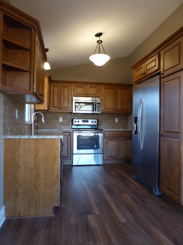 Building Photo - 2102 E Cedar Tree St