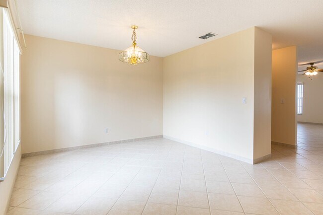 Building Photo - 1215 Kempton Chase Pkwy