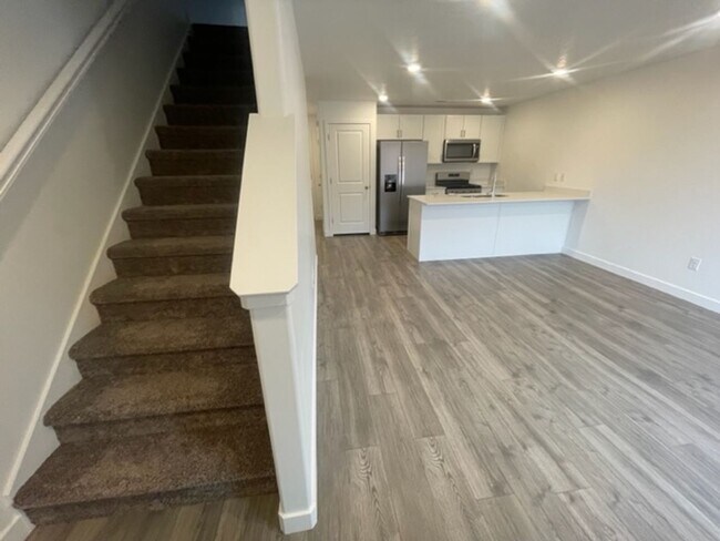 Building Photo - LONG VALLEY TRAILS!! Washington Town Home!