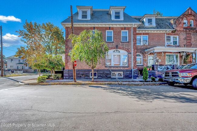 Foto del edificio - 533 S Franklin St