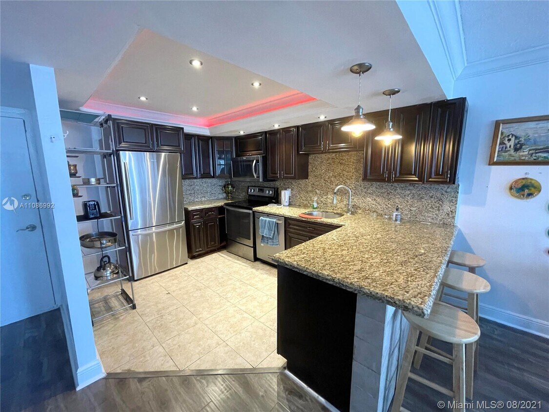 Foto principal - 1301 NE Miami Gardens Dr