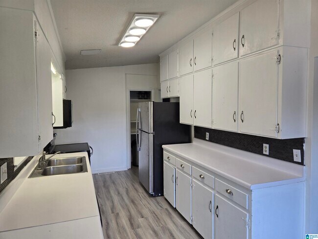 Foto del edificio - 4048 Dolly Ridge Rd