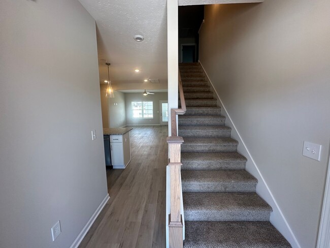 Foto del edificio - BRAND NEW 4 Bed 3 Bath Townhome Near The H...