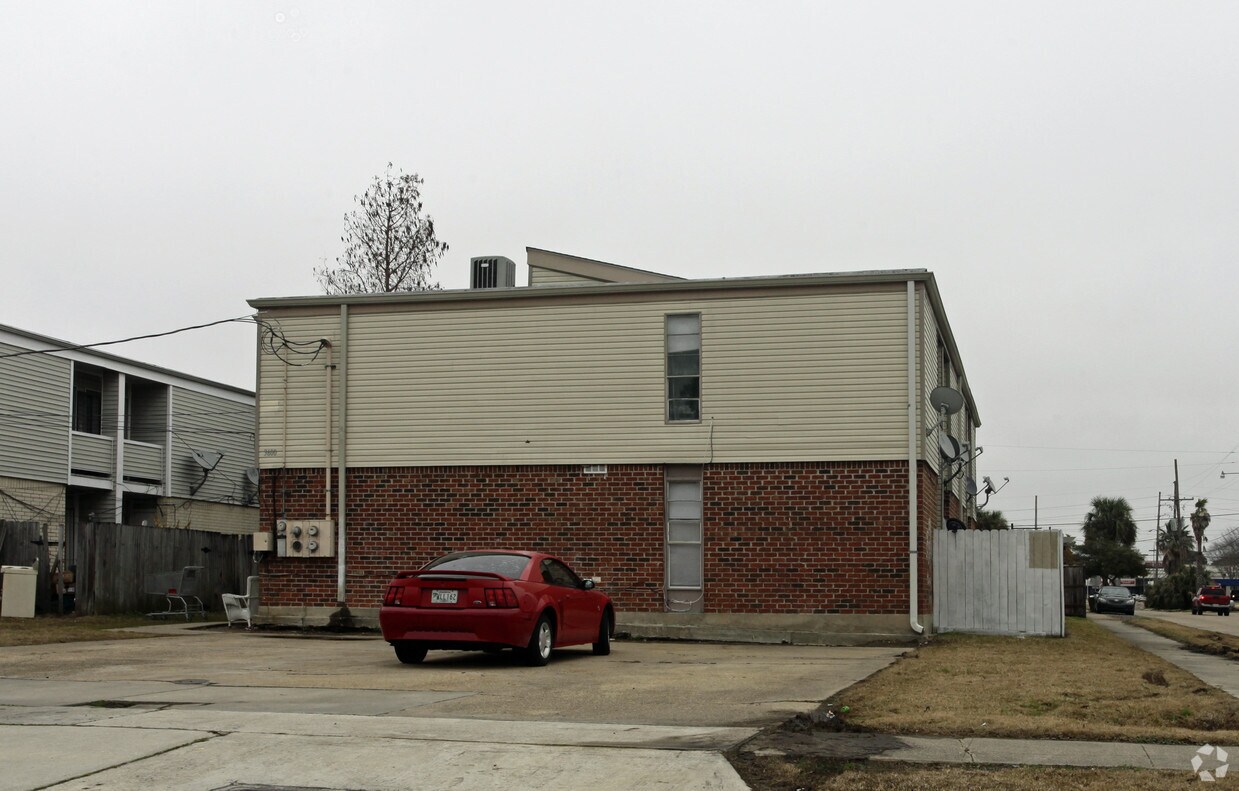 Primary Photo - 3600 Delaware Ave