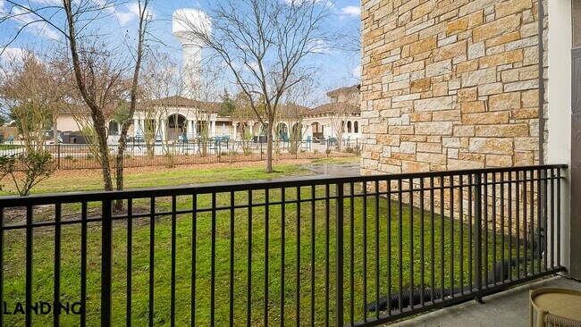 Foto del edificio - 24530 Gosling Rd