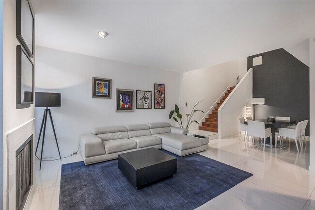 Foto del edificio - 1112 Bering Dr