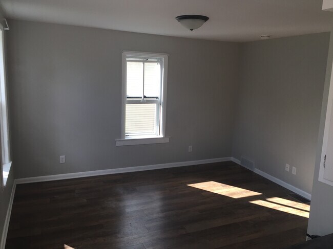 sala de estar 2 - 614 Forest St