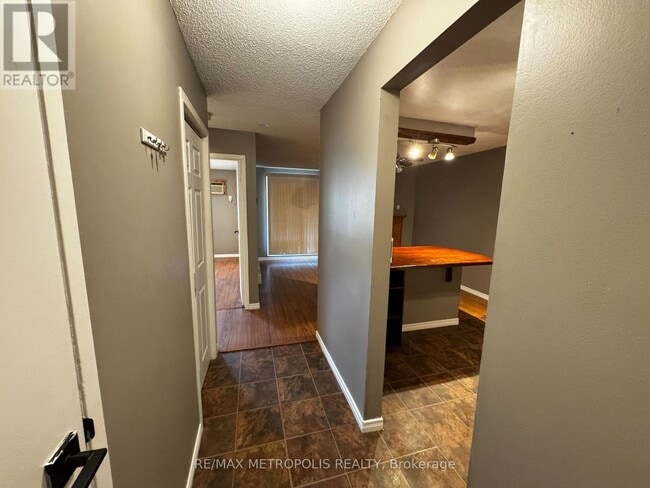 Photo du bâtiment - 731-731 Deveron Crescent