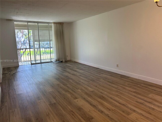 Foto del edificio - 8962 S Hollybrook Blvd