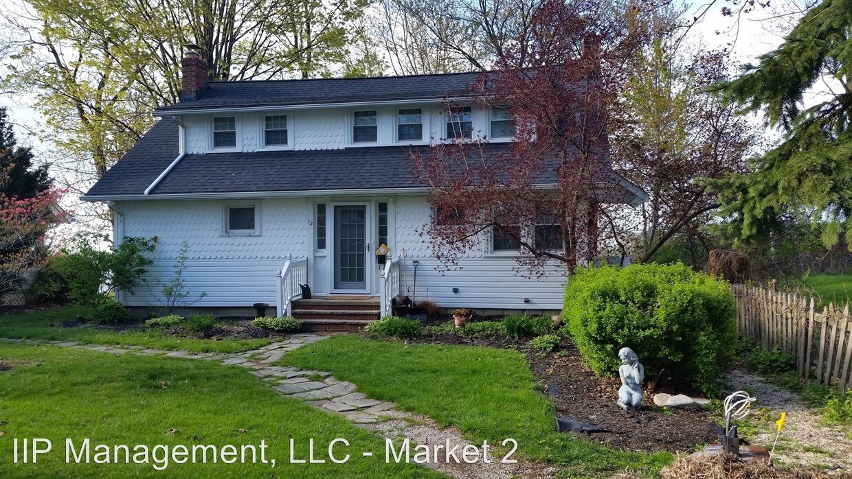 Foto principal - 24995 Lake Shore Blvd