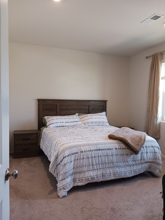 Building Photo - Beautiful 2-Bedroom 2 Bathroom home locate...