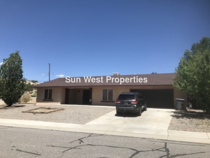 Primary Photo - Washer/Dryer included!