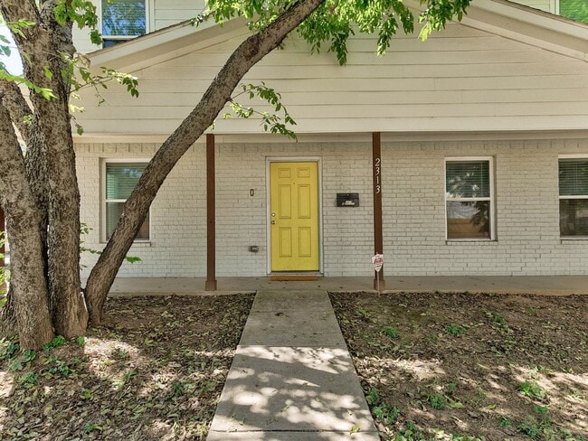 Building Photo - 2313 W Devitt St