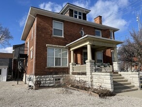 Building Photo - 143 Christina St S