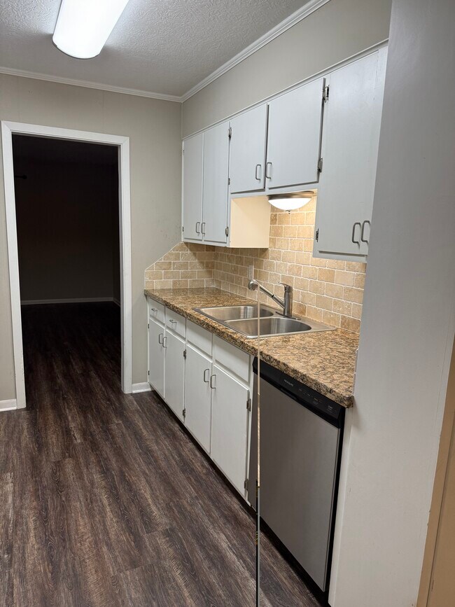 Foto del edificio - 1150 Chatwood Dr.