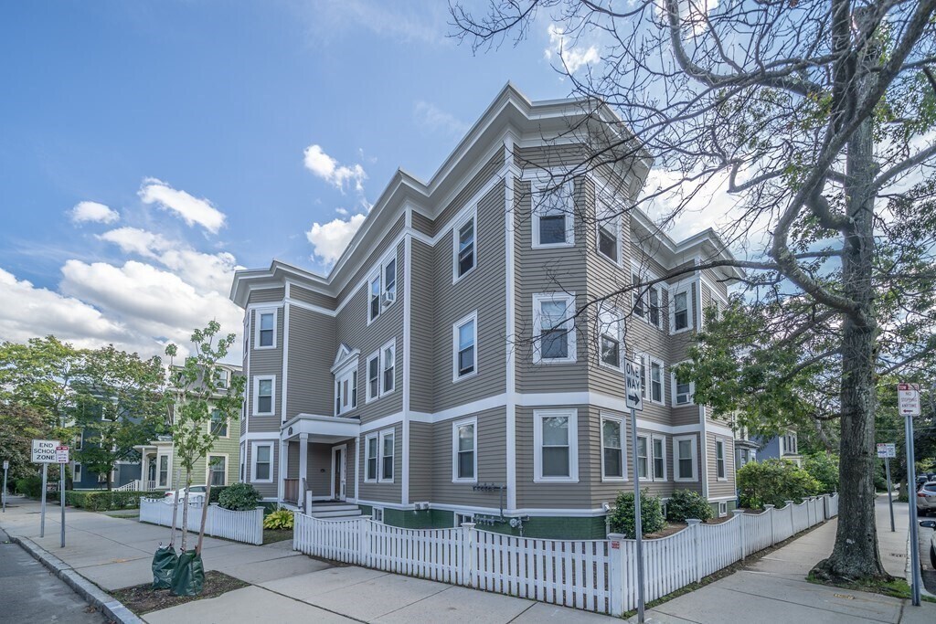 Primary Photo - 1590 Cambridge St
