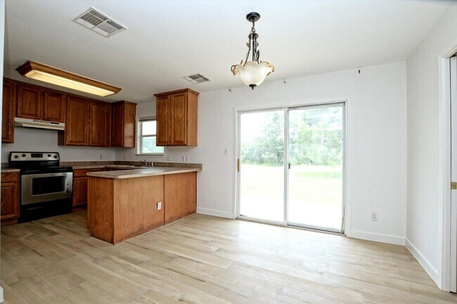 Building Photo - 716 Honeysuckle Dr