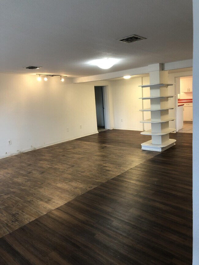 Building Photo - 615 4th St