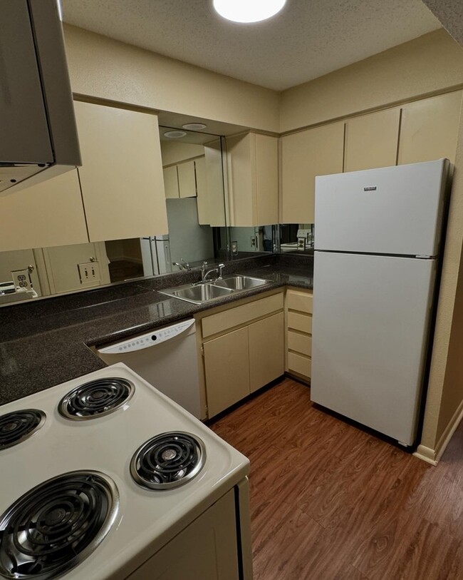 Foto del edificio - 3 Bedroom 2 Bathroom Condo in Pleasant Valley