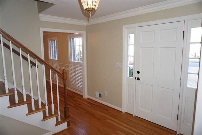 Building Photo - 1140 Falstaff Dr