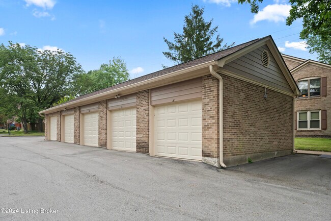 Foto del edificio - 10331 Shelbyville Rd