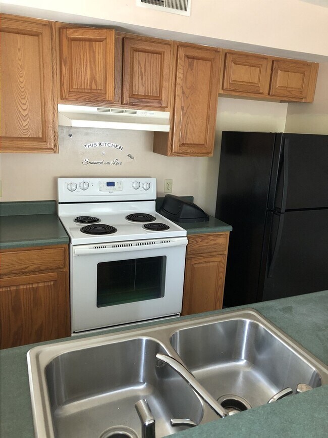 Foto del edificio - Townhome For Lease!!