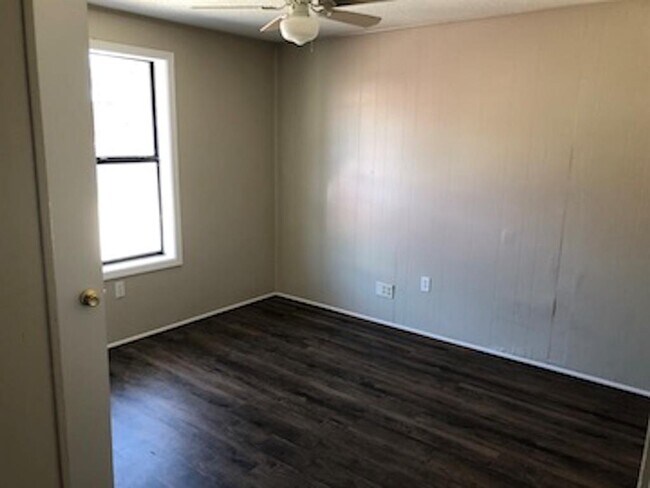 Foto del edificio - 4711 East Side Ave
