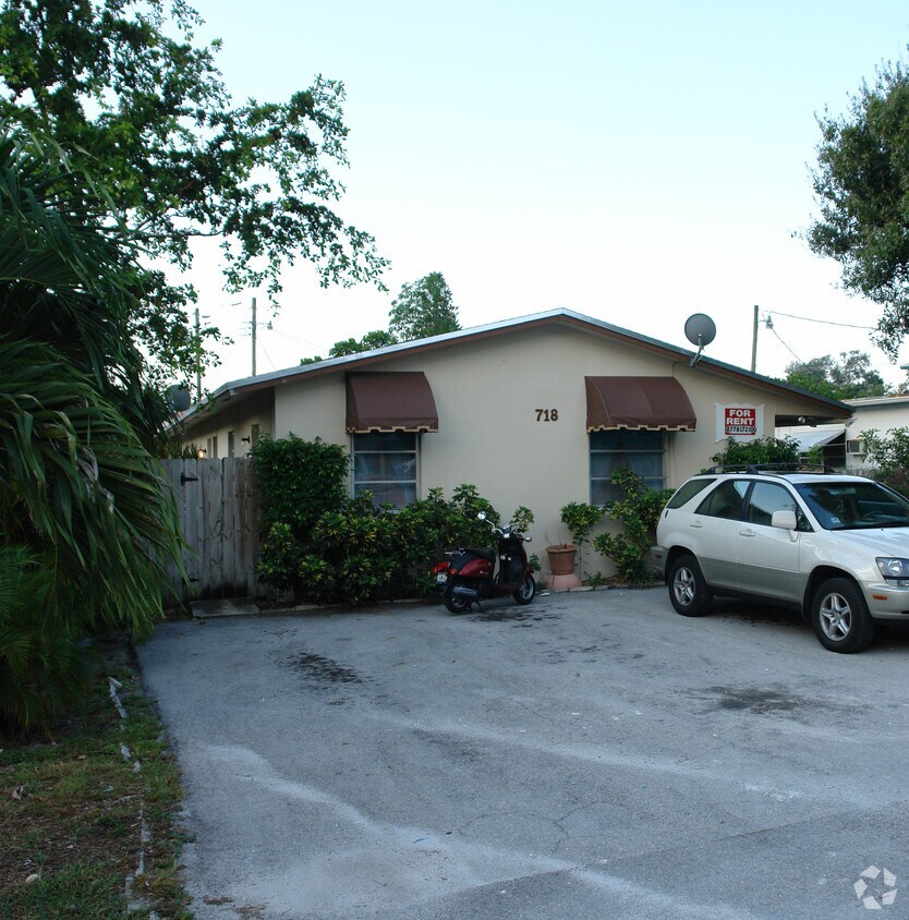 Foto del edificio - 718 SE 13th St