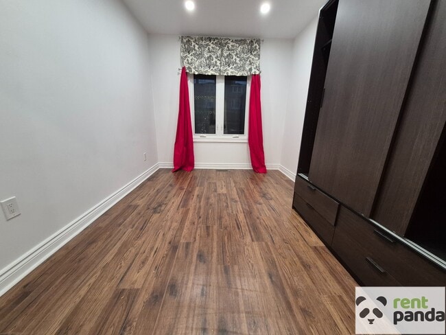 Photo du bâtiment - 156 Oakcrest Ave