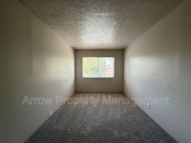 Foto del edificio - 1215 E St