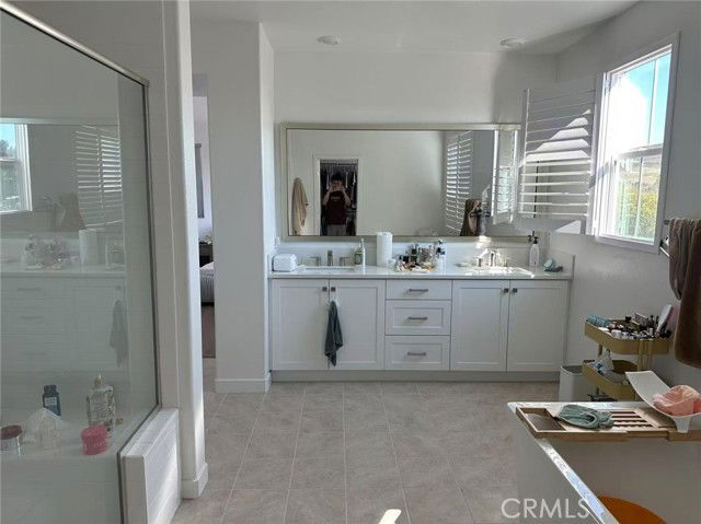 Building Photo - 26078 Meadow Dr