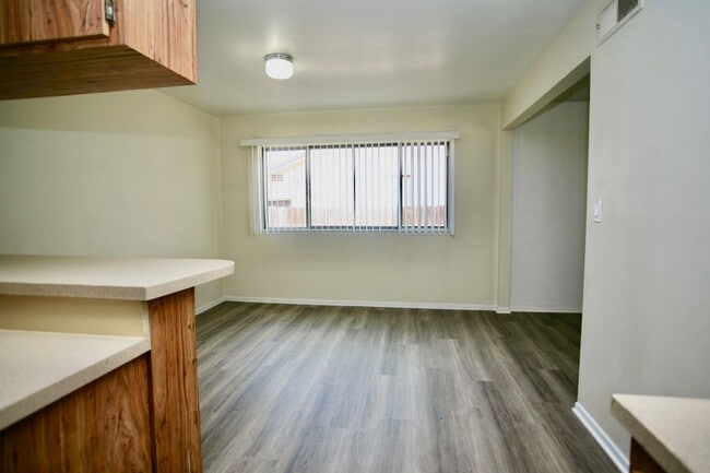 Building Photo - Single Level Home in Great Area!