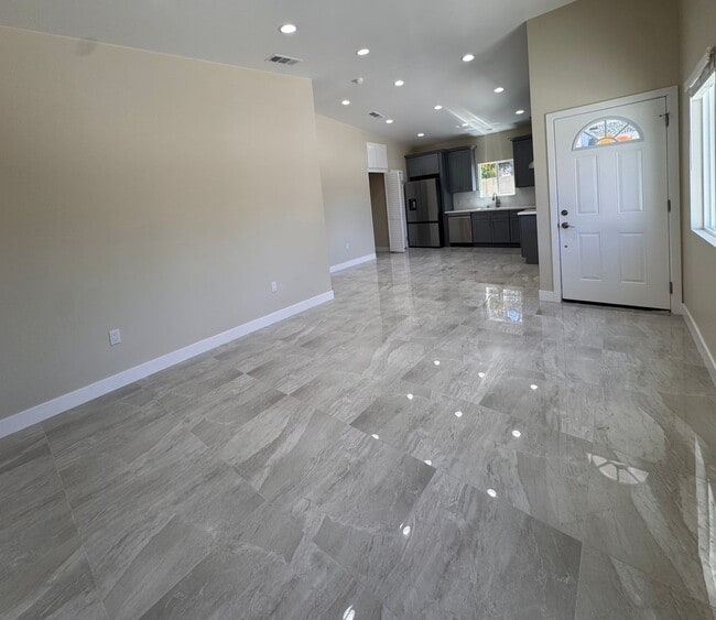 Building Photo - ADU Fountain Valley