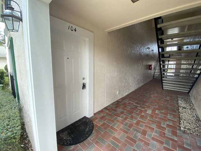 Building Photo - 13715 RICHMOND PARK Dr