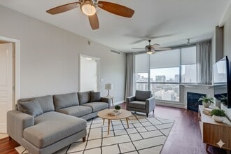 Building Photo - 300 W Beech St