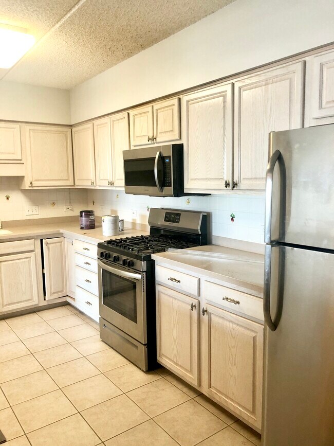 750 Pearson St Unit 705, Des Plaines, IL 60016 Apartments in Des