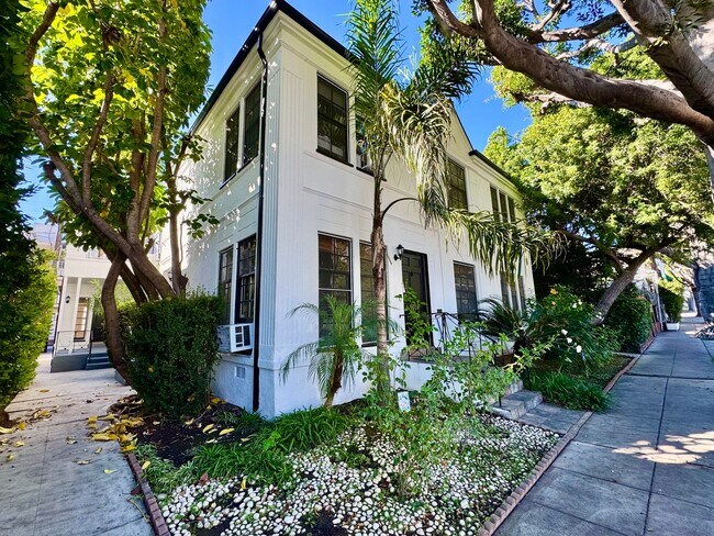 Foto del edificio - Sun-Filled 2-bed 1-bath First Floor short stroll to Cedars-Sinai, Robertson Blvd, Beverly Center