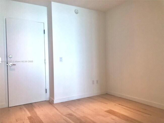 Foto del edificio - 480 NE 31st St