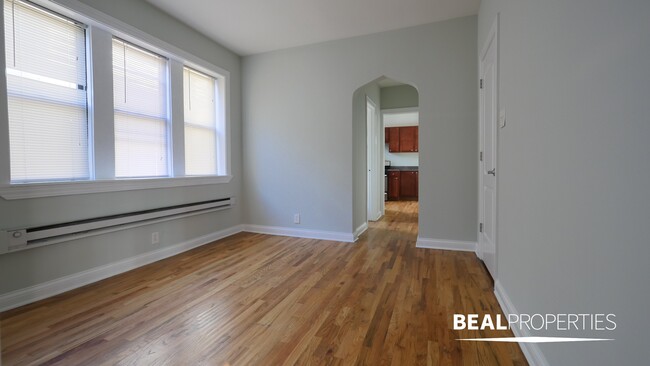 Building Photo - 4413 N Wolcott Ave
