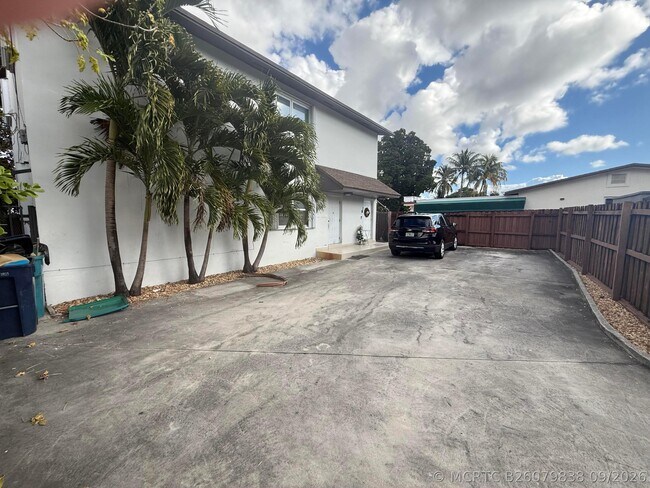 Foto del edificio - 7327 SW 22nd St