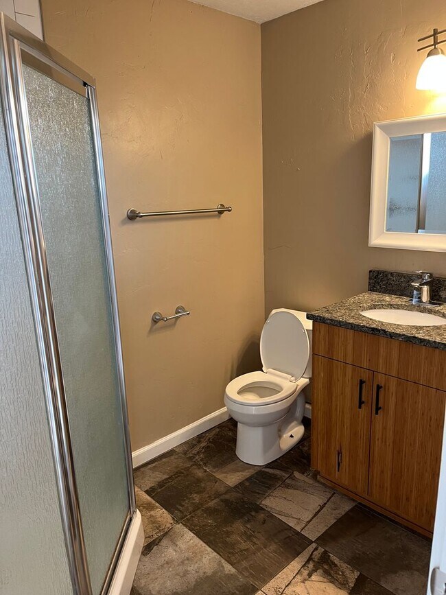 Foto del edificio - 2 bedroom duplex