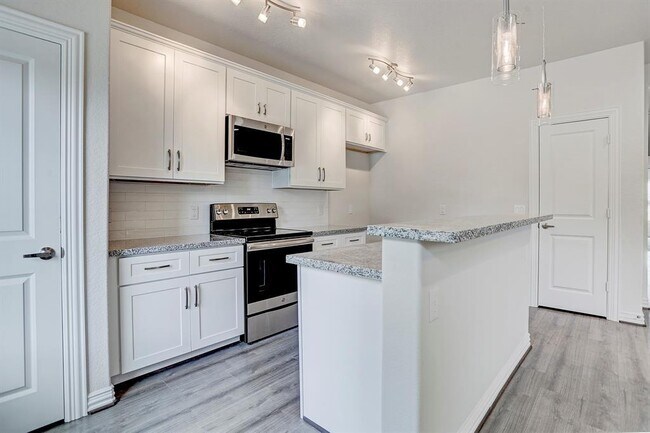Building Photo - 10401 Cathedral Dr