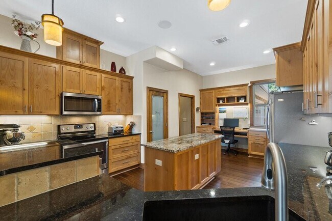 Foto del edificio - 321 Hannah Dr