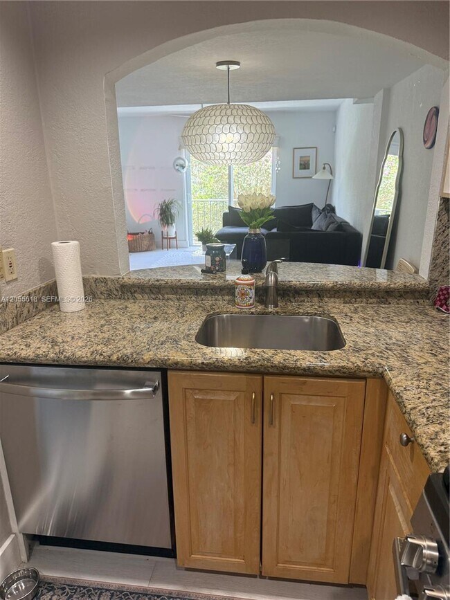 Foto del edificio - 6709 N Kendall Dr