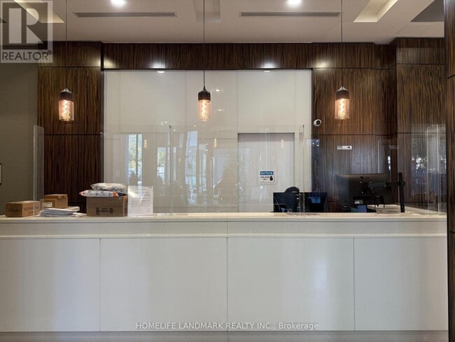 Photo du bâtiment - 19 Grand Trunk Crescent