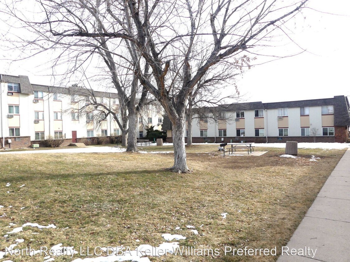 Foto principal - 3 br, 1 bath Condo - 707 W. 96th Ave. #18